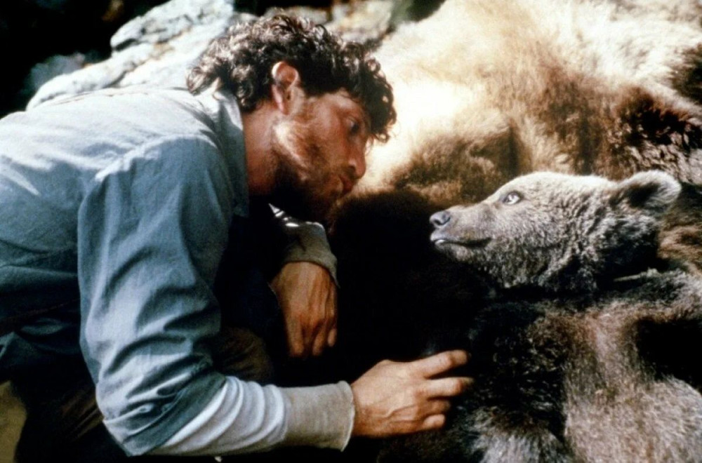 1761999444_tcheky_karyo_-_l-ours_jean-jacques_annaud_1988.jpg