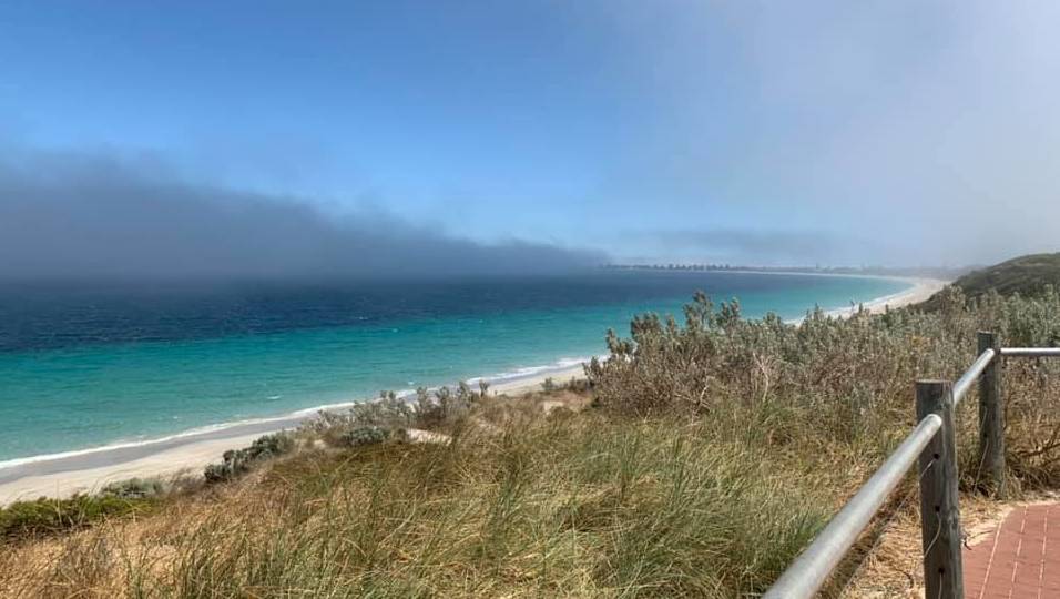 1595387626_mandurahmail.com.au_images_-_sea_fog_frenzy_mandurah_february_2020.jpg