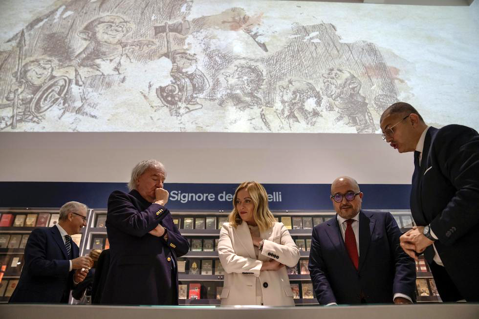 1754113467_nicosia_meloni_sangiuliano_cilli_mostra_tolkien_roma_15nov2023_attili_ansa.png